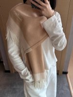 家属福利来了！！Lv 高端重磅围巾！ 怒赞推荐，激动~！！下手绝对要快，同工艺难度大，超级无敌软糯 我们这个价格P真的无敌超值！亲妈价格P回馈~面料大爱，双面的