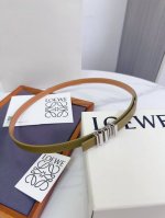 特 Loewe 罗意威专柜最新同款腰带 选用光滑牛皮革窄款腰带 配有Anagram Pebble针扣 卓越的工艺 个性的造型 精美的材质 宽 15Mm