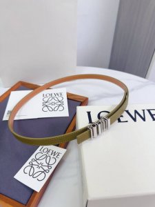 特 Loewe 罗意威专柜最新同款腰带 选用光滑牛皮革窄款腰带 配有Anagram Pebble针扣 卓越的工艺 个性的造型 精美的材质 宽 15Mm