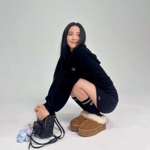 配包装 一盒3双 Alo 经典字母Logo 纯棉中筒袜 ，Ins超火爆小腿短袜，纯棉面料，潮人必备 ，经典配色 个性时尚百搭款，你值得拥有哦