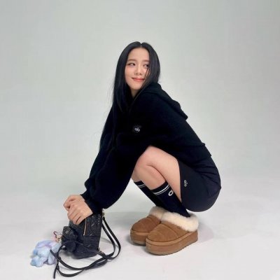 配包装 一盒3双 Alo 经典字母Logo 纯棉中筒袜 ，Ins超火爆小腿短袜，纯棉面料，潮人必备 ，经典配色 个性时尚百搭款，你值得拥有哦