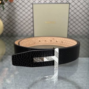 汤姆福特最新网红爆款双面头层牛皮专柜同步3.8宽新款上市了，原版牛皮，搭配铜扣，优雅，大方用的方便。谢谢你转载。