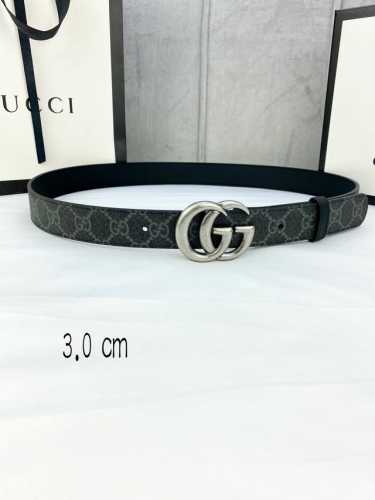 宽度3.0Cm Gg Marmont系列每一季都会推陈出新，为灵感源于70年代的标志性Gg配件注入现代精髓。Supreme帆布印花 腰带反面采用黑色皮革材质，款