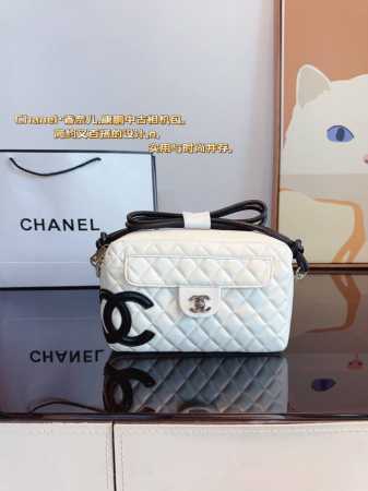 香奈儿Chanel 康鹏中古相机包. 令人一眼钟情双C Logo太吸睛了 经典又特别 康鹏皮质很耐用哦 不论单肩斜挎是真香～又酷又随意 是漫不经心的酷女孩啦~尺 - 点击图像关闭