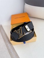 品名： Lv..路易..威登腰带皮带原单 型号：挂扣，经典纯钢材质镶钻挂扣，头层牛皮，图片实物拍摄 材料：头层牛皮，挂扣系列，纯钢材质扣头，钯镀电镀工艺永不掉色