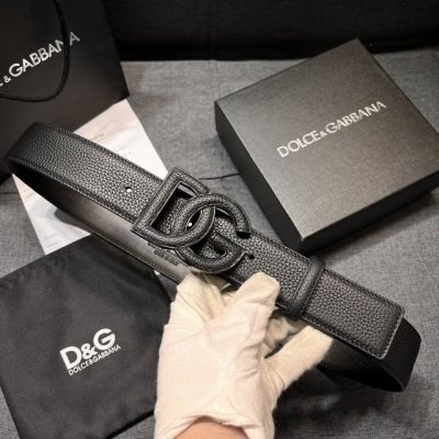 Dg，宽4.0Cm Dolce&Gabbana 全新荔枝纹腰带,简约配饰,点缀个性化 Dg 徽标搭扣。Dg 徽标