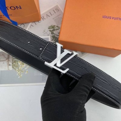 特P150 Lv 男士双面皮腰带38Mm 双面进口花纹皮压制。可双面使用 专柜走线 搭配新款扣。