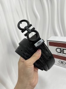 品名：菲拉格幕 原单 材质：原单牛皮腰带 百分百头层牛皮腰带保证真皮，24K纯钢扣，专柜原单品质、做工精细，时尚大牌，送人自用首选 包装： 请认准如图专柜包装赠