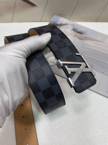 配全套包装礼盒 Lv：原单面料,內衬头层牛皮磨砂底，搭配原单扣.扣头可随意搭配，原版包装盒，专柜宽度4.0