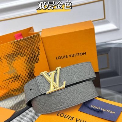 Lv Dimension 双面腰带将创意传承与华美街头风范共冶一炉，彰显创意总监 Pharrell Williams 的时尚远见。Monogram 帆布铺陈外层