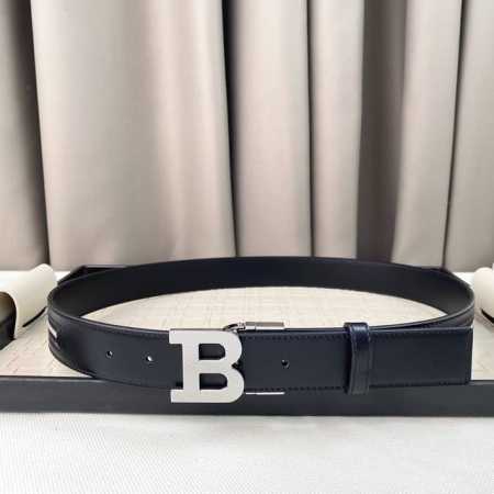 特P180。 Bally (巴利) 专柜同款 Shiff 35毫米，款式经典。精心设计的金属搭扣，经典亮眼的条纹，时尚又年轻，百搭款式！ - 点击图像关闭