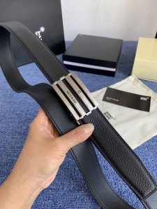 品牌 万宝龙 55097自动。 描述 双面原版皮，这款饰有带扣的腰带配以水牛皮衬里，覆以Monogram 牛皮。展现细腻的品牌特质，是牛仔裤的理想配件 字母带扣