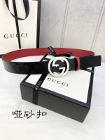 特 宽度4.0Cm Gucci 双面腰带，一侧为Gg Supreme帆布，反面一侧为枣红色头层小牛皮。配以互扣式双G带扣。