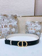 D Ior Montaigne *Cd*腰带 饰有*Christian Dior*标志 富有光泽的金色饰面金属细节 两个可拆卸环 小牛皮腰带 3.4Cm