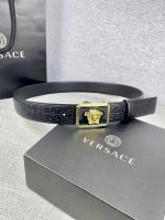 宽度3.8Cm 范思哲 意大利设计师Gianniversace于1978年推出了他的同名系列，将一种自信和强有力的时尚态度注入到他的地中海风格男装设计之中。如今