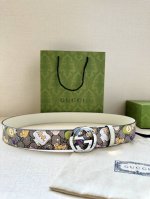 特 宽度3.8Cm Gucci Gg Marmont系列每一季都会推陈出新，为灵感源于70年代的标志性 旋转gg配件注入宠物现代精髓。这款gg Supreme帆