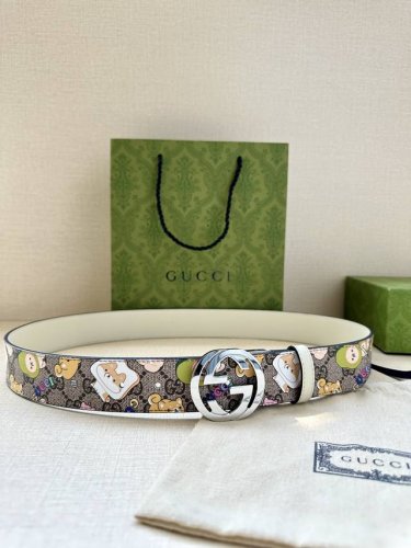 特 宽度3.8Cm Gucci Gg Marmont系列每一季都会推陈出新，为灵感源于70年代的标志性 旋转gg配件注入宠物现代精髓。这款gg Supreme帆