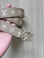 3.0Mm双面荔枝纹压花，印花搭配经典扣头，是2025，新款，腰缠万贯。