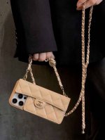 Chanel香奈儿火爆时尚圈的手机壳 真香系列 热爆美拉德色系 专柜同款链条双C小金球可调节链条长度 鱼子酱皮菱格车线翻盖插卡，时尚潮流必备 型号：为了不出现报