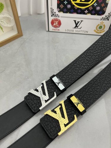 品名：Lv..路易..威登原单 材质：原单牛皮腰带 百分百头层牛皮腰带保证真皮，24K纯钢扣，专柜原单品质、做工精细，时尚大牌，送人自用首选 包装： 请认准如图