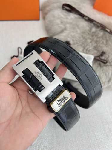 品名：爱马仕.Her..Mes自动扣皮带 腰带 型号：自动带身，纯钢材质经典自动扣，自动带身，内穿款 腰带：百分百头层牛皮，自动带身，保证真皮。24K纯钢扣永不