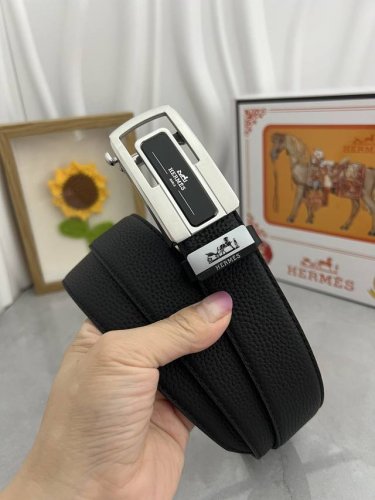 品名：爱马仕.HermèS 自动带 材质：原单牛皮腰带 百分百头层牛皮腰带保证真皮，24K纯钢扣，专柜原单品质、做工精细，时尚大牌，送人自用首选 包装： 请认准