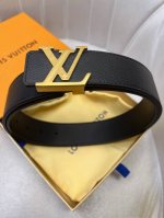 L V：原单头层牛皮荔枝纹面．内衬头层小牛皮纹底，五金可随意搭配，原产皮料定制，专柜宽度4.0