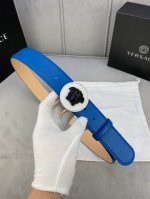 宽度4.0Cm Versace范思哲平纹磨砂底双面头层、此款腰带配醒有目的美杜莎头搭像扣，可为任何型造增添分几立体雅效致果
