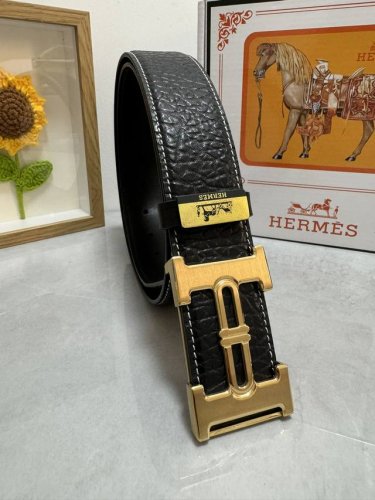 品名：爱马仕.Hermès 原单 材质：原单牛皮腰带 百分百头层牛皮腰带保证真皮，24K纯钢扣，专柜原单品质、做工精细，时尚大牌，送人自用首选 包装： 请认准如