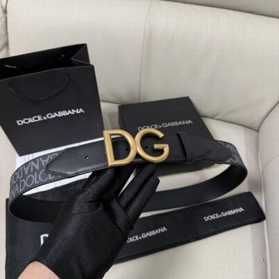 Dg，宽4.0Cm Dolce&Gabbana 全新小牛皮腰带，满载干练态度。滚轴针扣搭扣尽显巧思