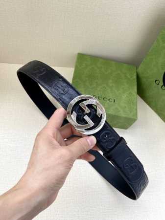宽度4.0Cm Gucci将古驰过去和现在设计理念联系起来，综合以新的方式出现，并带有当代流行元素。Gucci的字母组合在这条腰带上的黑色皮革上以浮雕细节的形式 - 点击图像关闭