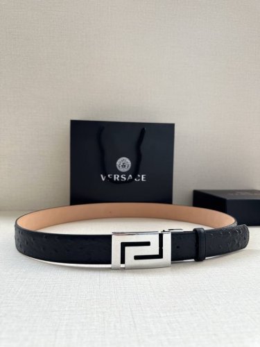 宽度3.5Cm Versace 范思哲 两面手掌纹 此款柔软的皮带饰有一个几何形状的希腊回纹别扣，既时尚又优雅