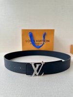 L0Uis Vuitt0N Lv 男士专柜品质水波纹腰帶 寬度40毫米 配置精钢字母搭扣 扣头可随意搭配 ～双面小牛皮设计 皮质柔软 手感细腻舒适