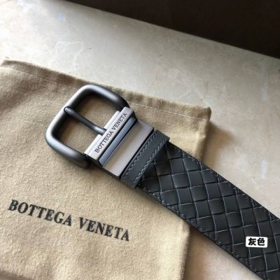 Bottega Veneta可剪裁调式腰带，从横交错的编织风情匠心独具，搭配旋转尾夹针扣体现完美美学，时尚奢华，编织经典。3.5Cm. 6547180