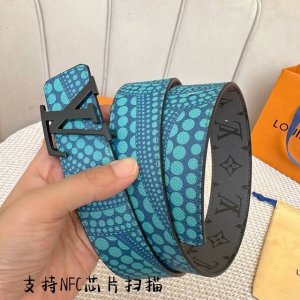 進口面料襯托原廠小牛皮底 飾有高級彩色視覺效果 搭扣與皮帶相呼應締造獨特造型 雙面用