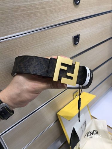 特 配送专柜包装 打孔针 新款 Fd 宽38 Mm 支持Nfc 芯片扫描，标志造型皮带，原版亮面间纹F铆钉扣，进口原版 黑色小牛皮配原版老花制成，镀金表面金属制