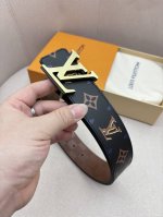 双面使用 Lv路易男士 宽度4.0 Cm 简单大方 精品五金 双面进口皮 佩戴效果非常不错 送礼自用最佳推荐