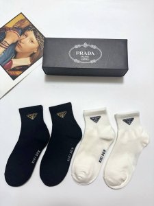 配包装 DDD 一盒4双 DDD Prada 普拉达 经典字母Logo 纯棉中筒袜 经典纯色短袜 DDD Ins爆款！专柜在售Ing 原单货！高版本 ～好看到爆