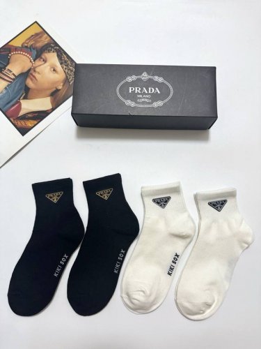 配包装 DDD 一盒4双 DDD Prada 普拉达 经典字母Logo 纯棉中筒袜 经典纯色短袜 DDD Ins爆款！专柜在售Ing 原单货！高版本 ～好看到爆