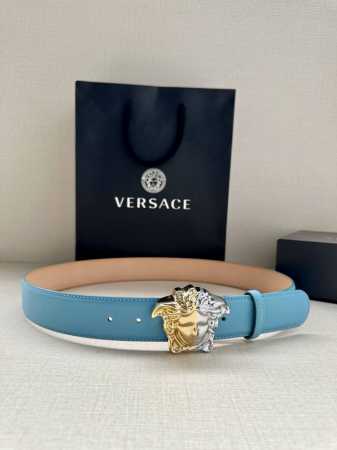 宽度4.0Cm Versace 范思哲 此款柔软的皮带饰彩色3D美杜莎腰带扣，可搭配正装或休闲牛仔装。 - 点击图像关闭