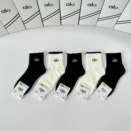 特 配包装 Alo 新款刺绣中长筒款堆堆袜袜子！一盒五双， 专柜同步筒款袜子，大牌出街，潮人必备超好搭 - 点击图像关闭