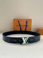 特 Lv新款出货，原版品质，带身4.0宽。采用特色印花图案面料，荔枝纹头层牛皮底制作。搭配精品lv钢挂扣。商务休闲精品搭配新款。