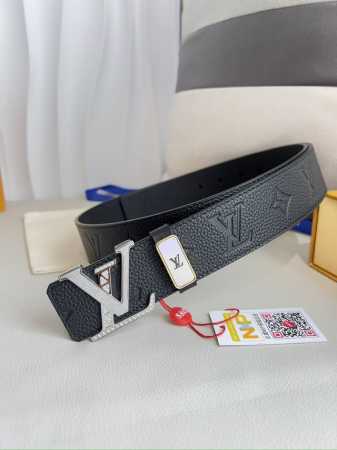 品名： Lv..路易..威登腰带皮带原单 型号：挂扣，经典纯钢材质镶钻字母挂扣，头层牛皮，图片实物拍摄 材料：头层牛皮，挂扣系列，纯钢材质扣头，钯镀电镀工艺永不 - 点击图像关闭