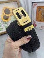 品名：Versace.范思哲 自动带 材质：原单牛皮腰带 百分百头层牛皮腰带保证真皮，24K纯钢扣，专柜原单品质、做工精细，时尚大牌，送人自用首选 包装： 请认