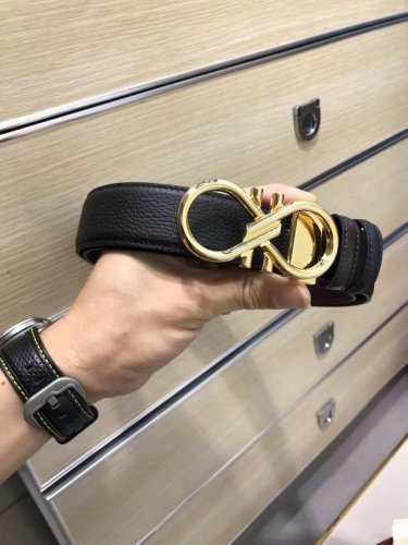 配送专柜包装 打孔针 特批P200 新款 F宽35 Mm 支持Nfc 芯片扫描，原版亮面8字F铆钉扣，进口原版 黑色荔枝纹纹小牛皮配原版咖啡底制成，镀金表面金属