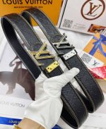 皮带：Lv..路易..威登顶级复刻. 腰带：原单品质百分百头层牛皮，保证真皮。菱形镶嵌工艺.真空电镀.永不掉色.24K纯钢扣头层小牛皮鸵鸟纹双面可用专柜同等质量