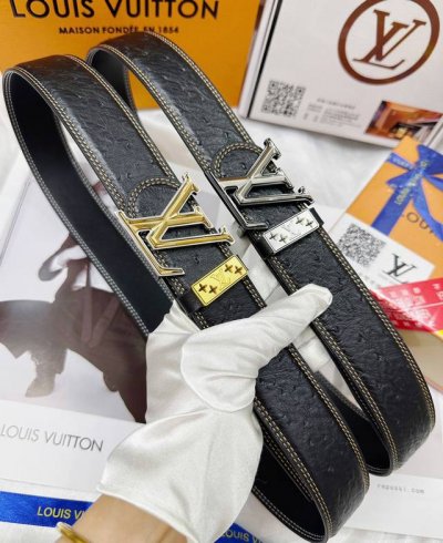 皮带：Lv..路易..威登顶级复刻. 腰带：原单品质百分百头层牛皮，保证真皮。菱形镶嵌工艺.真空电镀.永不掉色.24K纯钢扣头层小牛皮鸵鸟纹双面可用专柜同等质量