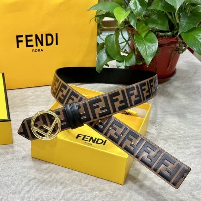 Fendl 芬迪 专柜同款 宽40Mm 标志造型宽皮带。钉扣式带扣。棕色小牛皮制成。印有浮雕手绘黑色与棕色 Ff 图案。镀金表面金属制品，品质保证。