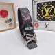 品名：Lv..路易..威登 材质：原单牛皮腰带 百分百头层牛皮腰带保证真皮，24K纯钢扣，专柜原单品质、做工精细，时尚大牌，送人自用首选 包装： 请认准如图专柜