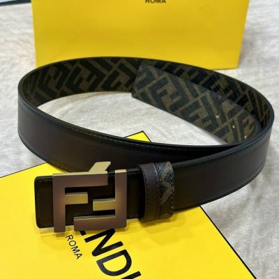 特 Fendi 芬迪 专柜同款 宽4.0Cm 双环正反用腰带 Ff按钉搭扣 双色cuoio Romano皮革材质 反面面料带有烟草黄和黑色ff图案 黑色珐琅金属